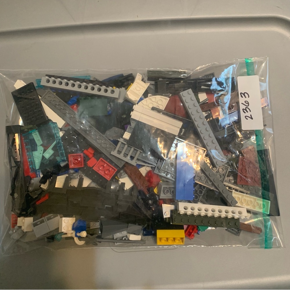 Legos 1lb assorted. 
(2363)